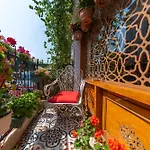 Walnut Shell Hotel