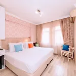Walnut Shell Hotel